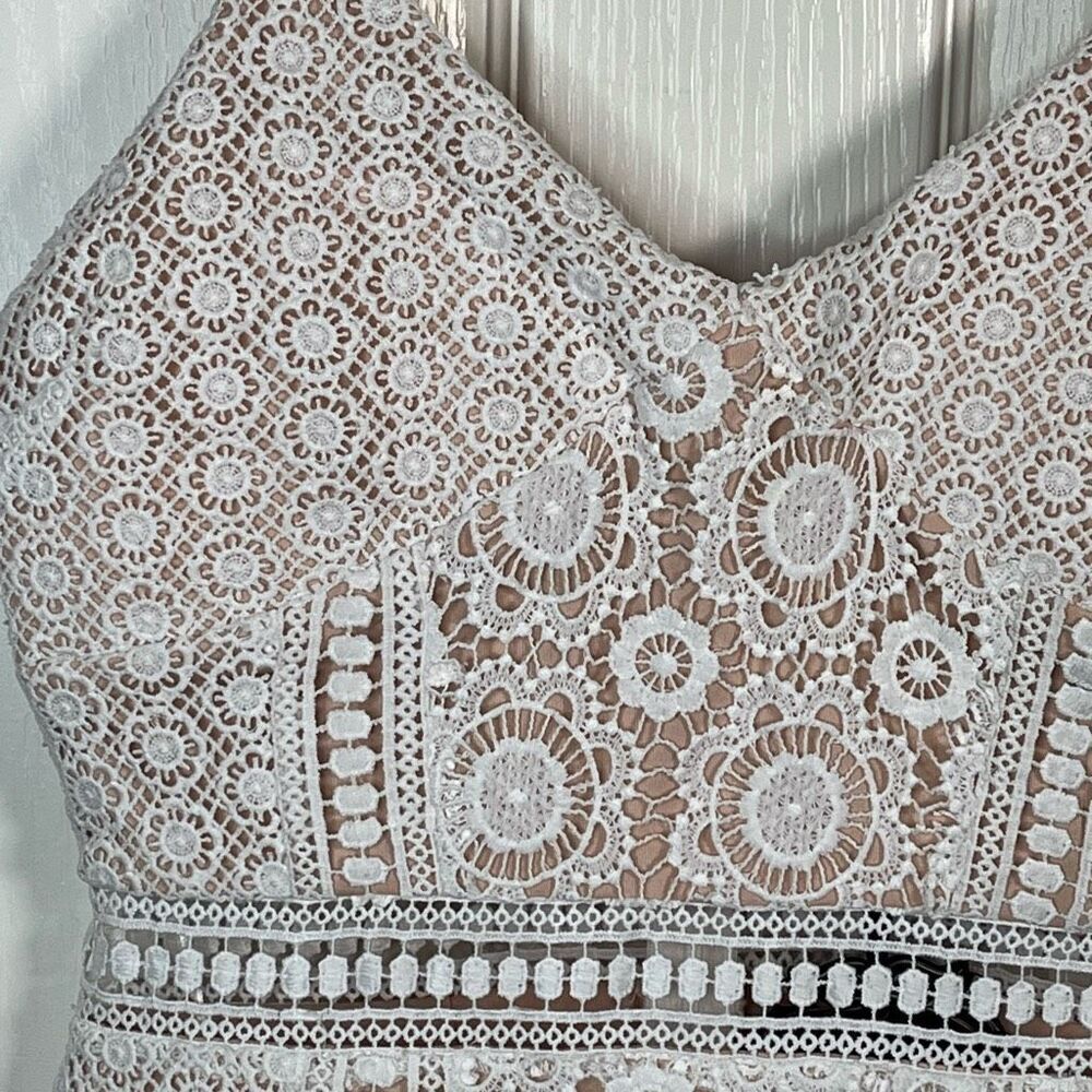 Lov Posh Sz M White Lace Mini Dress Ruffle Trim - Picture 13 of 14